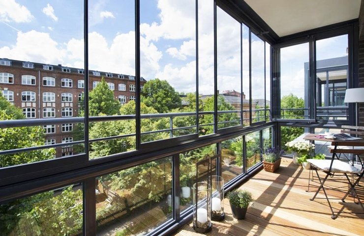 Алюминиевые окна на балконе