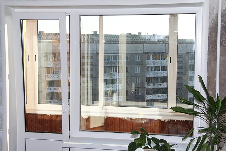 Глухое окно в балконном блоке