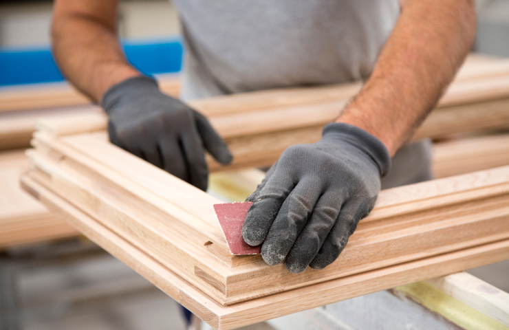 Подготовка к окраске деревянных конструкций оконных и дверных блоков