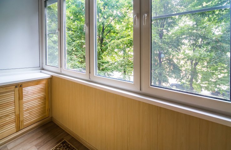 Какие окна выбрать для остекления балкона или лоджии