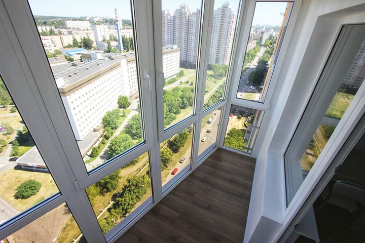 Теплое панорамное остекление балкона ПВХ профилем