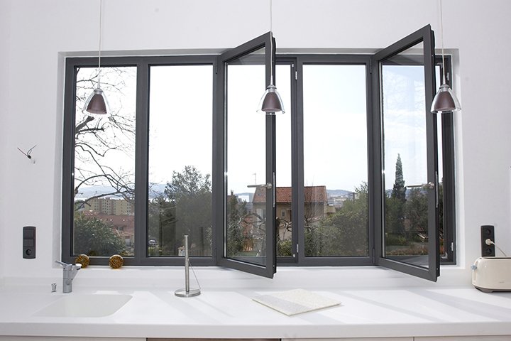 Алюминиевое теплое окно на кухне