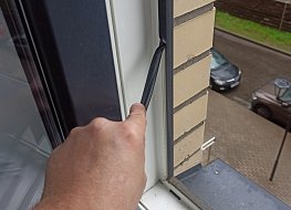 Замена резины в окнах от застройщика